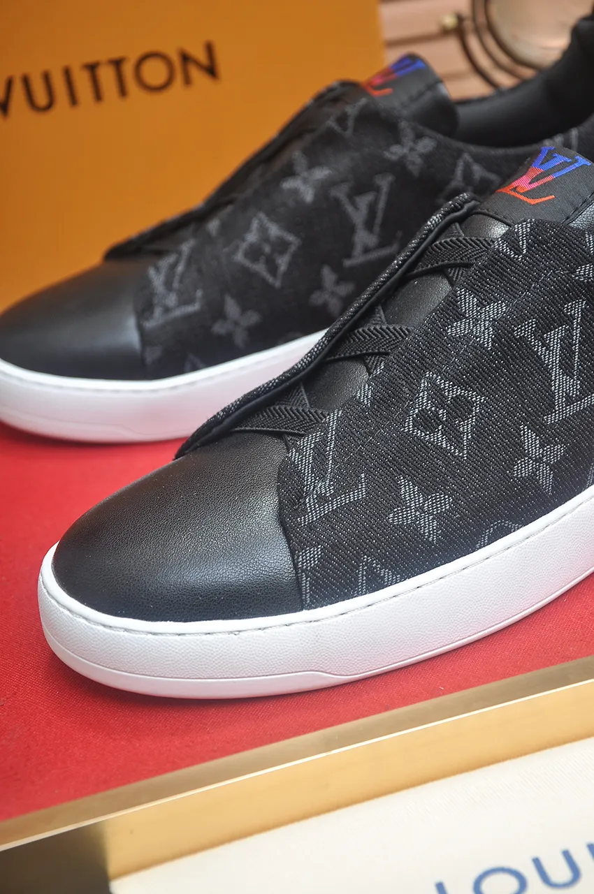 Men's men's shoes💰460💶[LOUIS VUITTON] Same style as LV. Louis Vuitton official website [satisfied] original single hot model, LV original factory cowhide material 👑1:1 original plate, sheepskin lining, original foam outsole. Body accessories one-to-one mold opening 💪 Counter quality 🙏 Dear friends, if you are still worried about wearing matching shoes 💋, then these shoes are your best choice 🎁🎁! 38-44